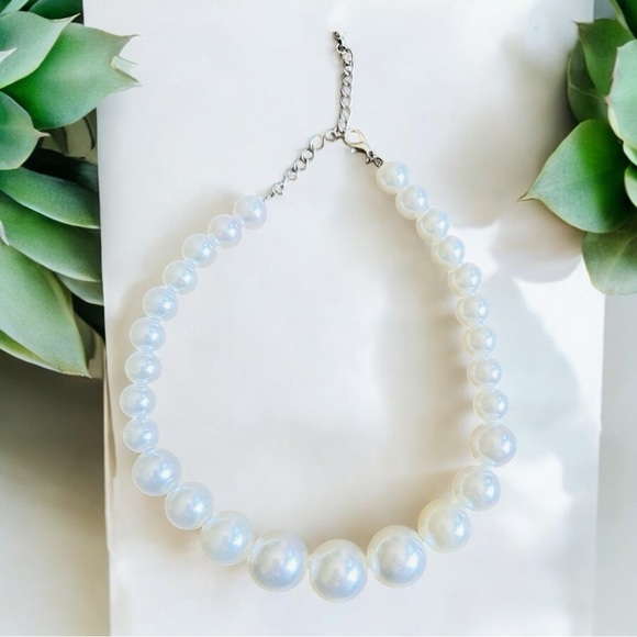 Elegant Pearl Necklace - Picture 1 of 2